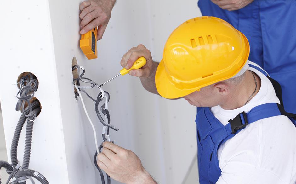 taux horaire électricien Louvres